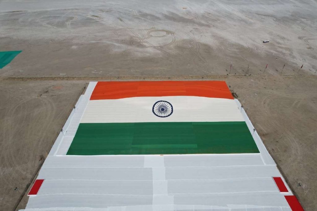 World’s Largest Khadi National Flag Displayed in Rann of Kutch (2026) flag